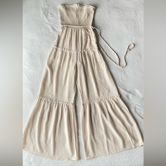 LOVE TREE Woven Solid Beige Sleeveless Smocked Ruffle palazzo Jumpsuit Small - Picture 11 of 16